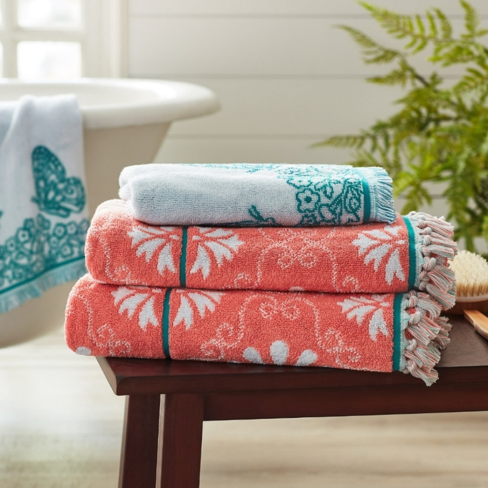 The Pioneer Woman 4 Piece Cotton Bath Towel Set, Coral Bell Orange